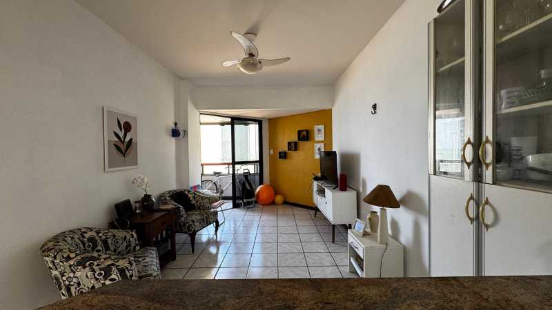 Apartamento à venda com 1 quarto, 41m² - Foto 2