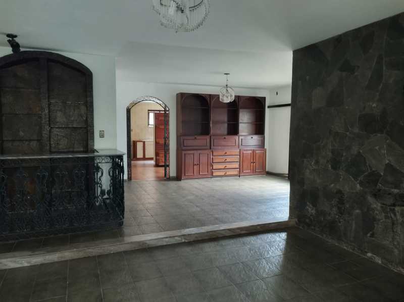 Casa à venda com 5 quartos, 275m² - Foto 2