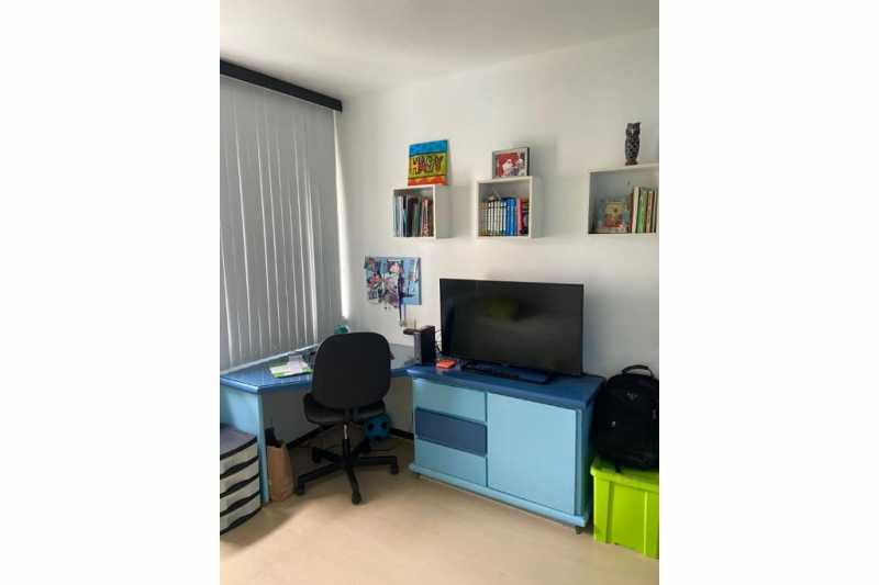 Apartamento à venda com 4 quartos, 140m² - Foto 9