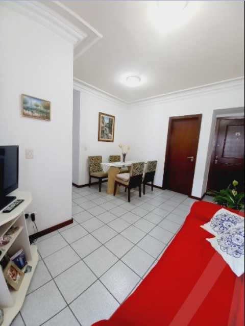 Apartamento à venda com 2 quartos, 70m² - Foto 3