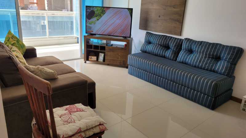 Apartamento à venda com 1 quarto, 65m² - Foto 2