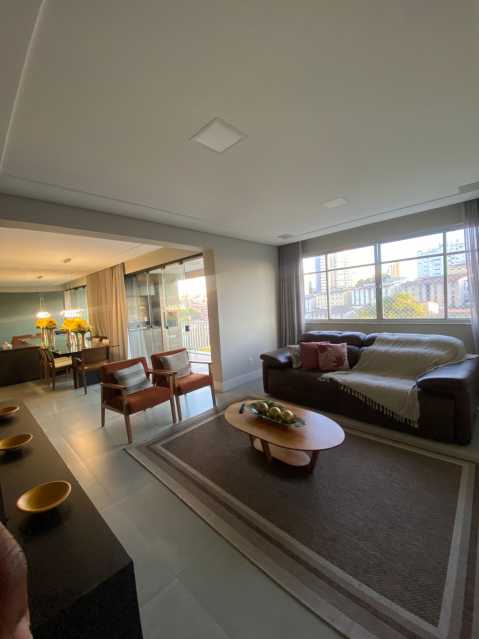 Apartamento, 3 quartos, 215 m² - Foto 1