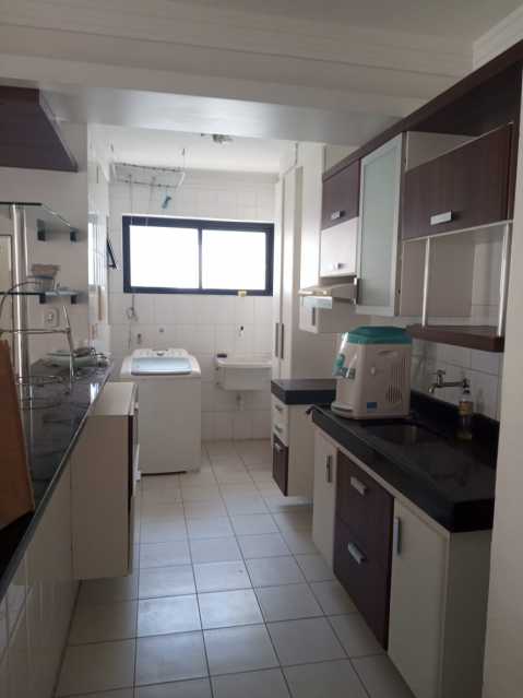 Apartamento à venda com 2 quartos, 70m² - Foto 4