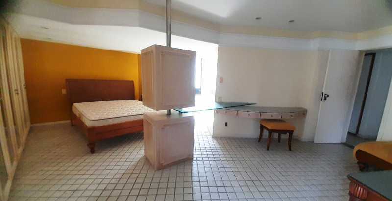 Apartamento à venda com 4 quartos, 202m² - Foto 2