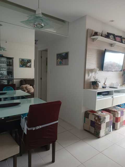 Apartamento à venda com 2 quartos, 64m² - Foto 2