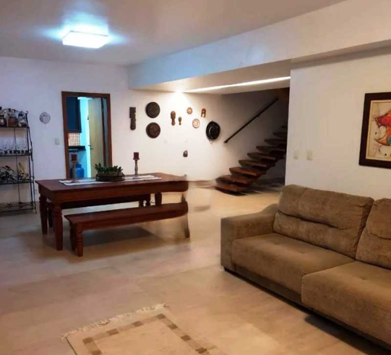 Casa de Condomínio à venda com 4 quartos, 380m² - Foto 2