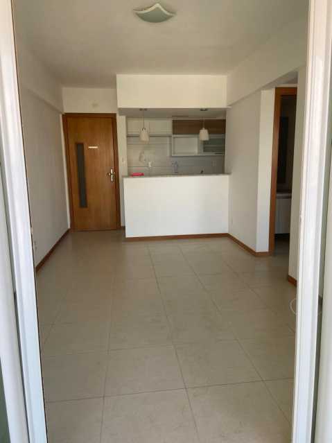 Apartamento à venda com 2 quartos, 60m² - Foto 2