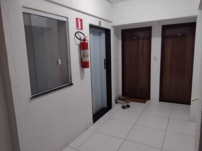 Apartamento à venda com 2 quartos, 70m² - Foto 9