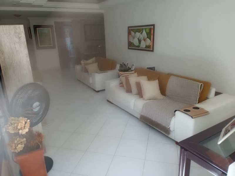 Apartamento à venda com 3 quartos, 149m² - Foto 1