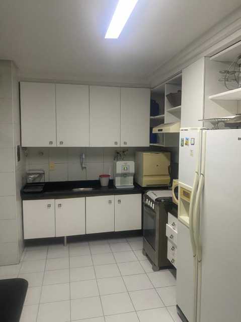 Apartamento à venda com 3 quartos, 165m² - Foto 17