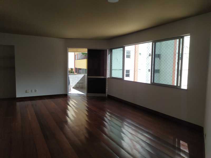 Apartamento à venda com 4 quartos, 197m² - Foto 2