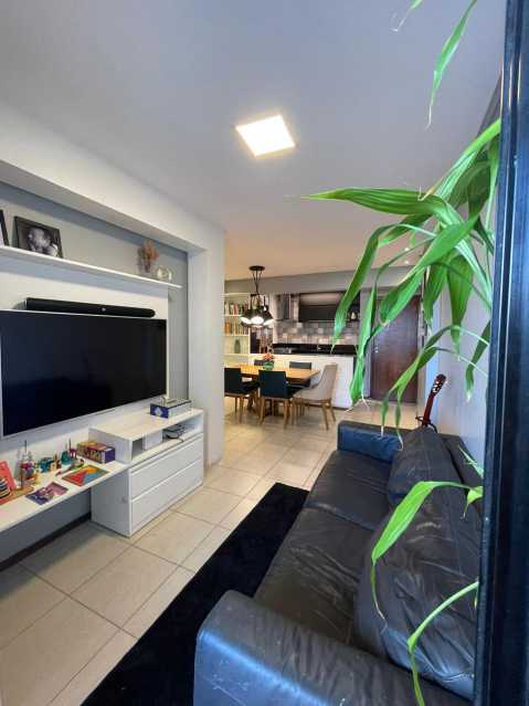 Apartamento à venda com 2 quartos, 64m² - Foto 1