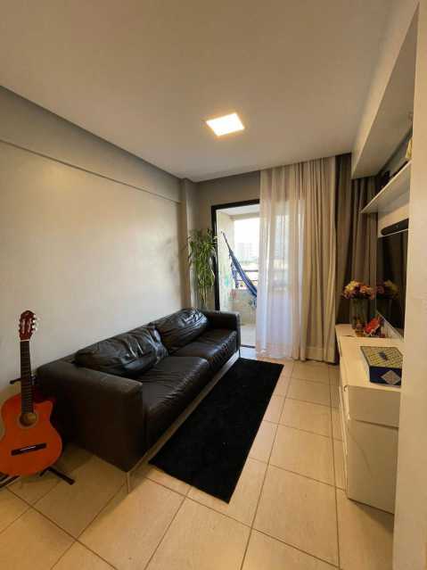 Apartamento à venda com 2 quartos, 64m² - Foto 2