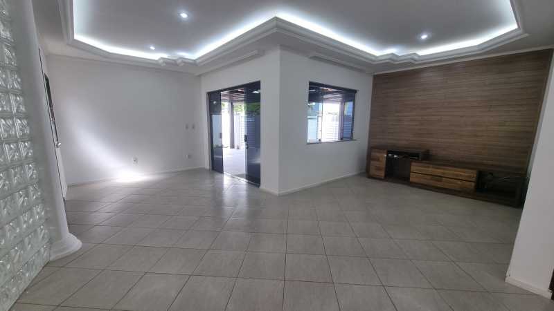 Casa de Condomínio à venda com 4 quartos, 270m² - Foto 4