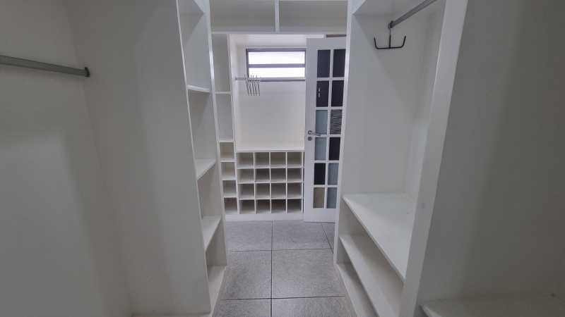 Casa de Condomínio à venda com 4 quartos, 270m² - Foto 10