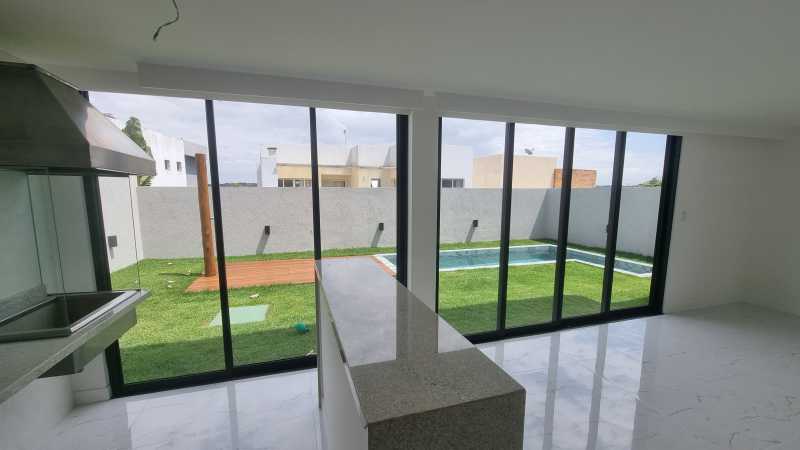 Casa de Condomínio à venda com 4 quartos, 280m² - Foto 2