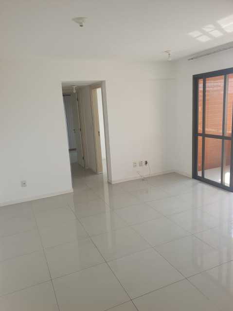 Apartamento à venda com 2 quartos, 69m² - Foto 3