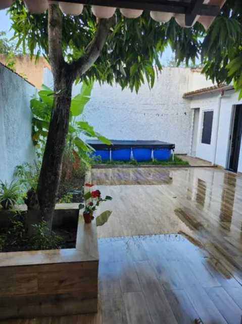 Casa de Condomínio à venda com 4 quartos, 230m² - Foto 2