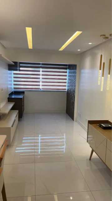 Apartamento à venda com 2 quartos, 90m² - Foto 2