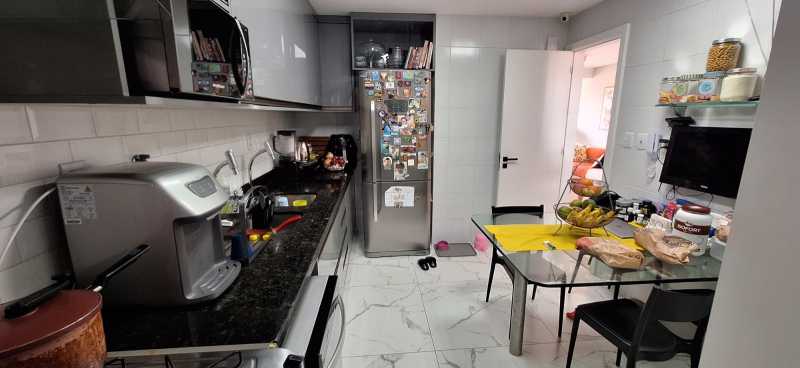 Apartamento à venda com 3 quartos, 155m² - Foto 11