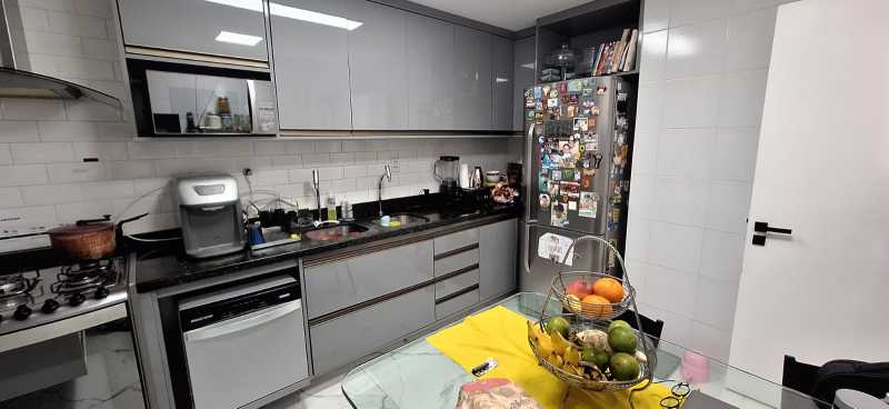 Apartamento à venda com 3 quartos, 155m² - Foto 10