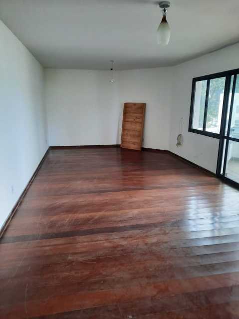 Apartamento à venda com 4 quartos, 223m² - Foto 2