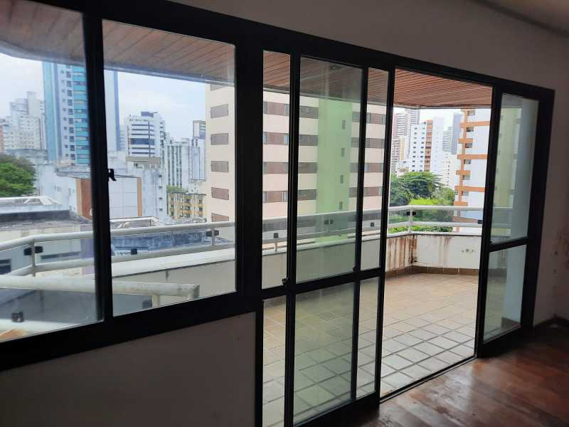 Apartamento à venda com 4 quartos, 223m² - Foto 3