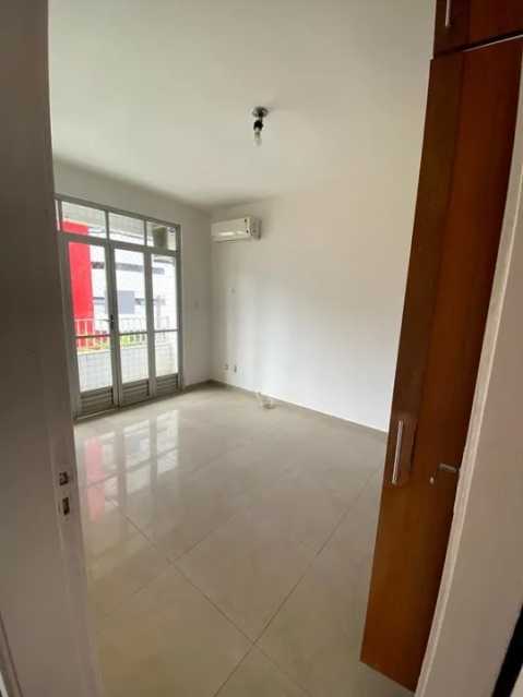 Apartamento à venda com 3 quartos, 104m² - Foto 2