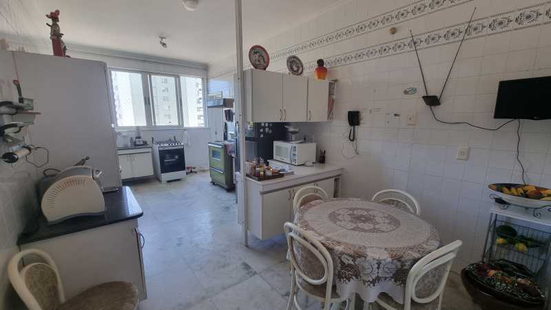 Apartamento à venda com 4 quartos, 250m² - Foto 17