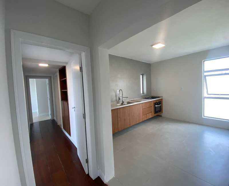 Apartamento à venda com 3 quartos, 133m² - Foto 3