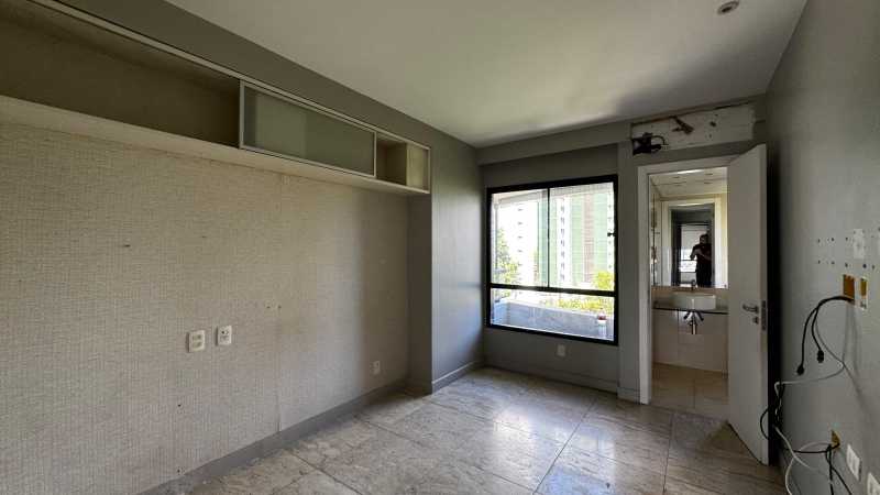 Apartamento à venda com 4 quartos, 243m² - Foto 14