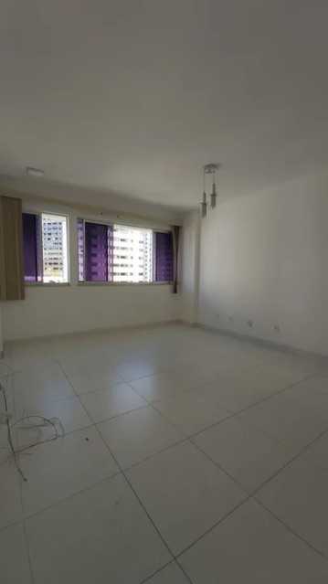 Apartamento à venda com 3 quartos, 75m² - Foto 3