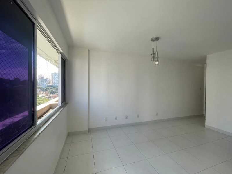 Apartamento à venda com 3 quartos, 75m² - Foto 2