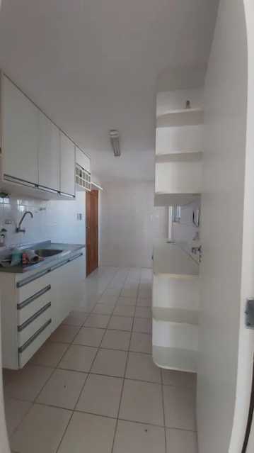 Apartamento à venda com 3 quartos, 75m² - Foto 10