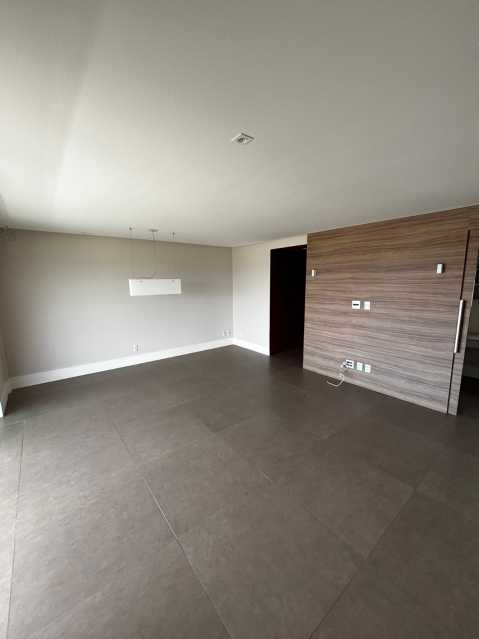 Apartamento à venda com 3 quartos, 115m² - Foto 2