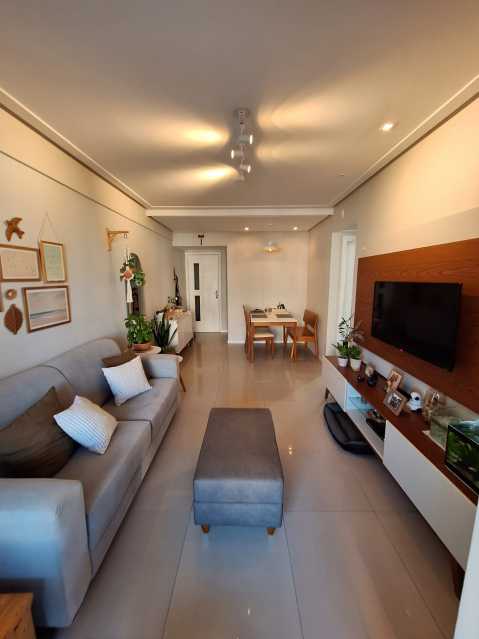 Apartamento à venda com 2 quartos, 64m² - Foto 1