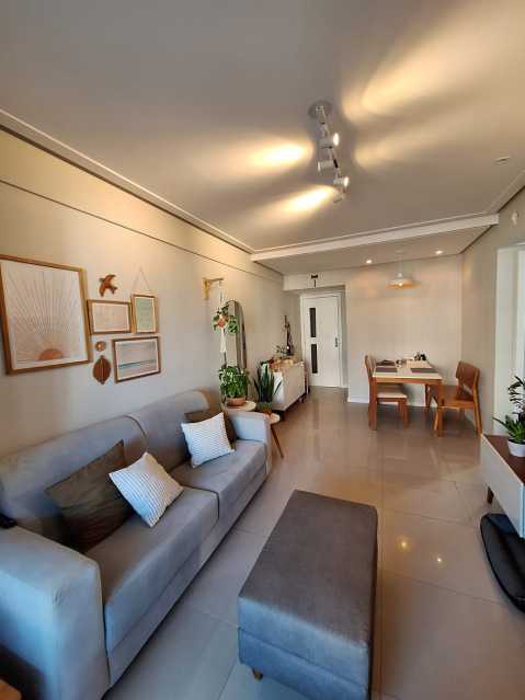 Apartamento à venda com 2 quartos, 64m² - Foto 2