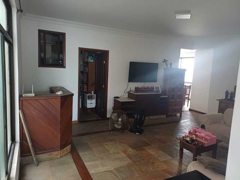 Apartamento à venda com 3 quartos, 240m² - Foto 1