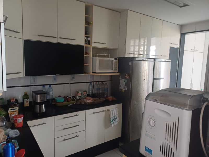 Apartamento à venda com 3 quartos, 240m² - Foto 13