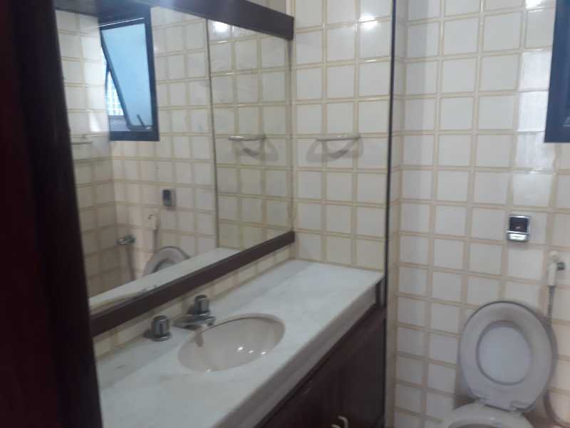 Apartamento à venda com 4 quartos, 211m² - Foto 4