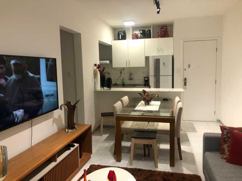 Apartamento à venda com 1 quarto, 47m² - Foto 2