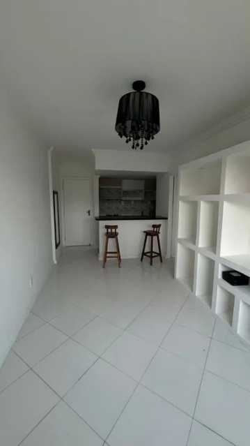 Apartamento à venda com 1 quarto, 49m² - Foto 2