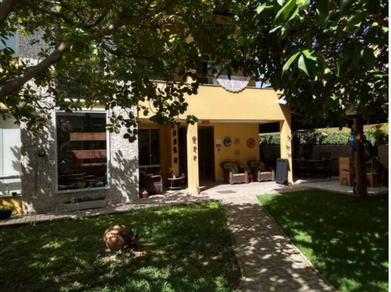 Casa de Condomínio à venda com 5 quartos, 420m² - Foto 2