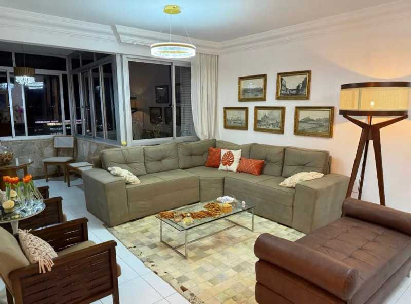 Apartamento à venda com 3 quartos, 240m² - Foto 1