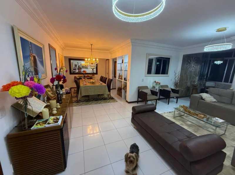 Apartamento à venda com 3 quartos, 240m² - Foto 2