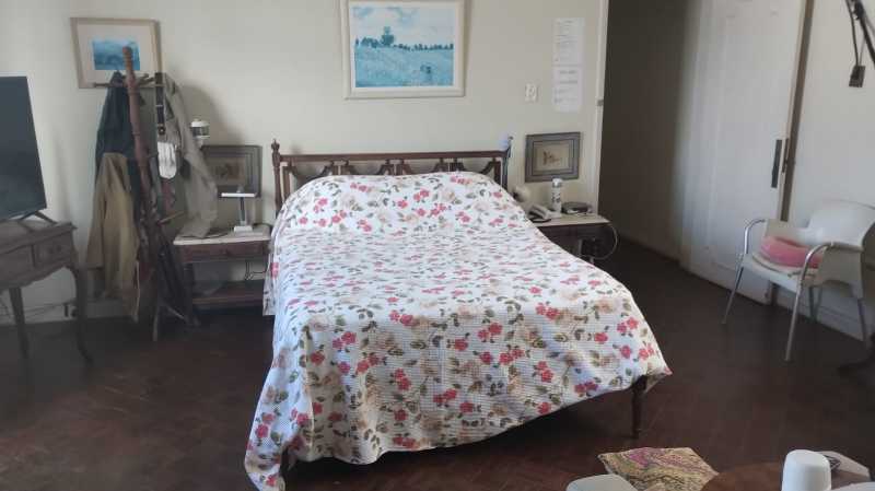 Apartamento à venda com 3 quartos, 223m² - Foto 4