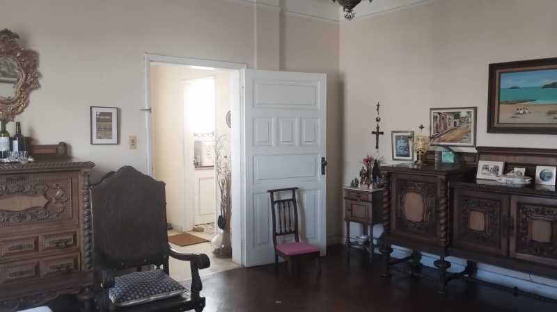 Apartamento à venda com 3 quartos, 223m² - Foto 8