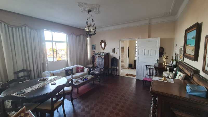 Apartamento à venda com 3 quartos, 223m² - Foto 1