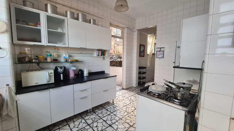 Apartamento à venda com 3 quartos, 223m² - Foto 13