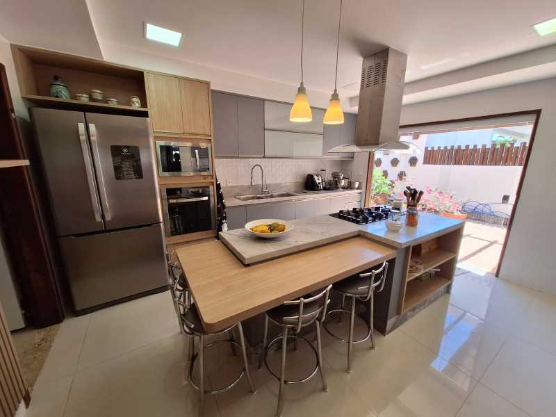 Casa de Condomínio à venda com 4 quartos, 185m² - Foto 13